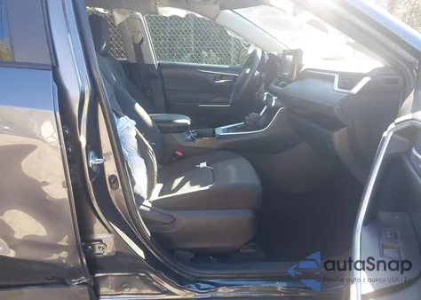 2022 Toyota Rav4 Xle z USA, uszkodzony, nr VIN 2T3W1RFV2NC207492